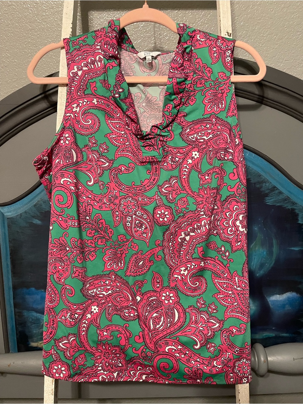 crown & ivy Pink and Green Paisley Ruffle V-Neck Sleeveless Top